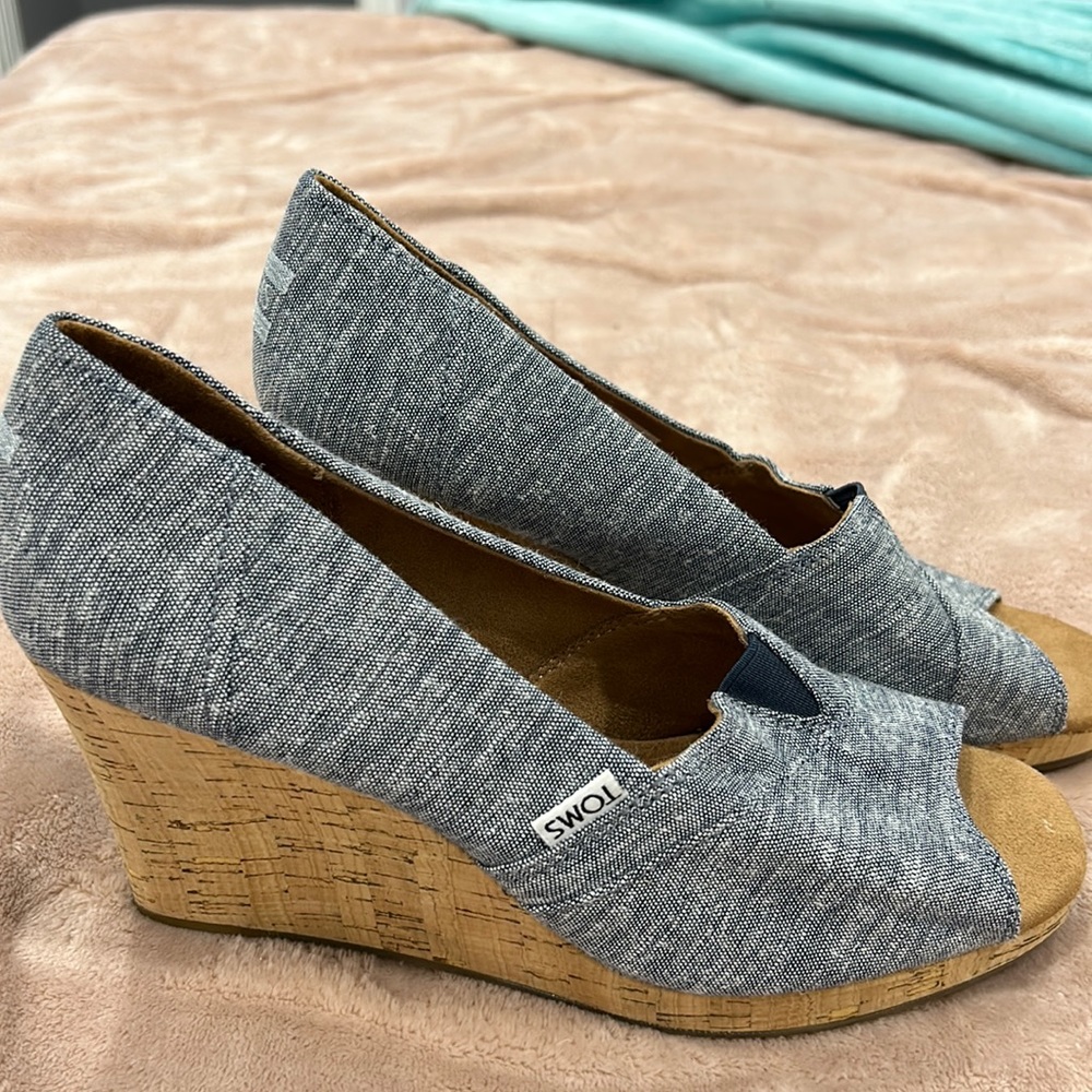 Toms sandals , size 6